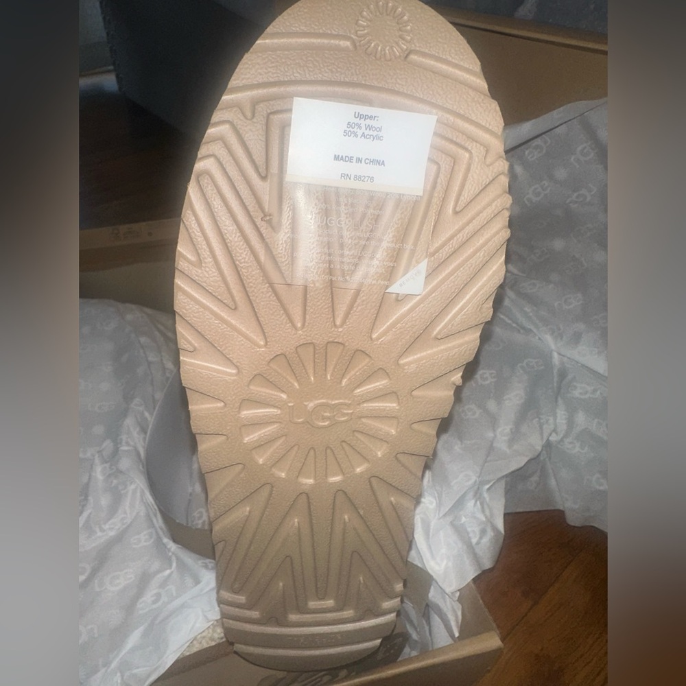 UGG Women's Cream and Tan Knotted Soleil - Picture 5 of 5